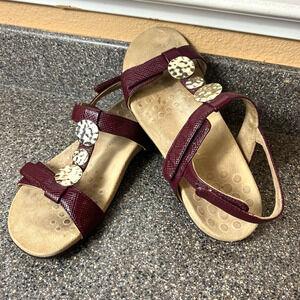 Vionic Comfort Sandals Womens 9 Burgundy Studded Faux Leather Casual Summer Flat